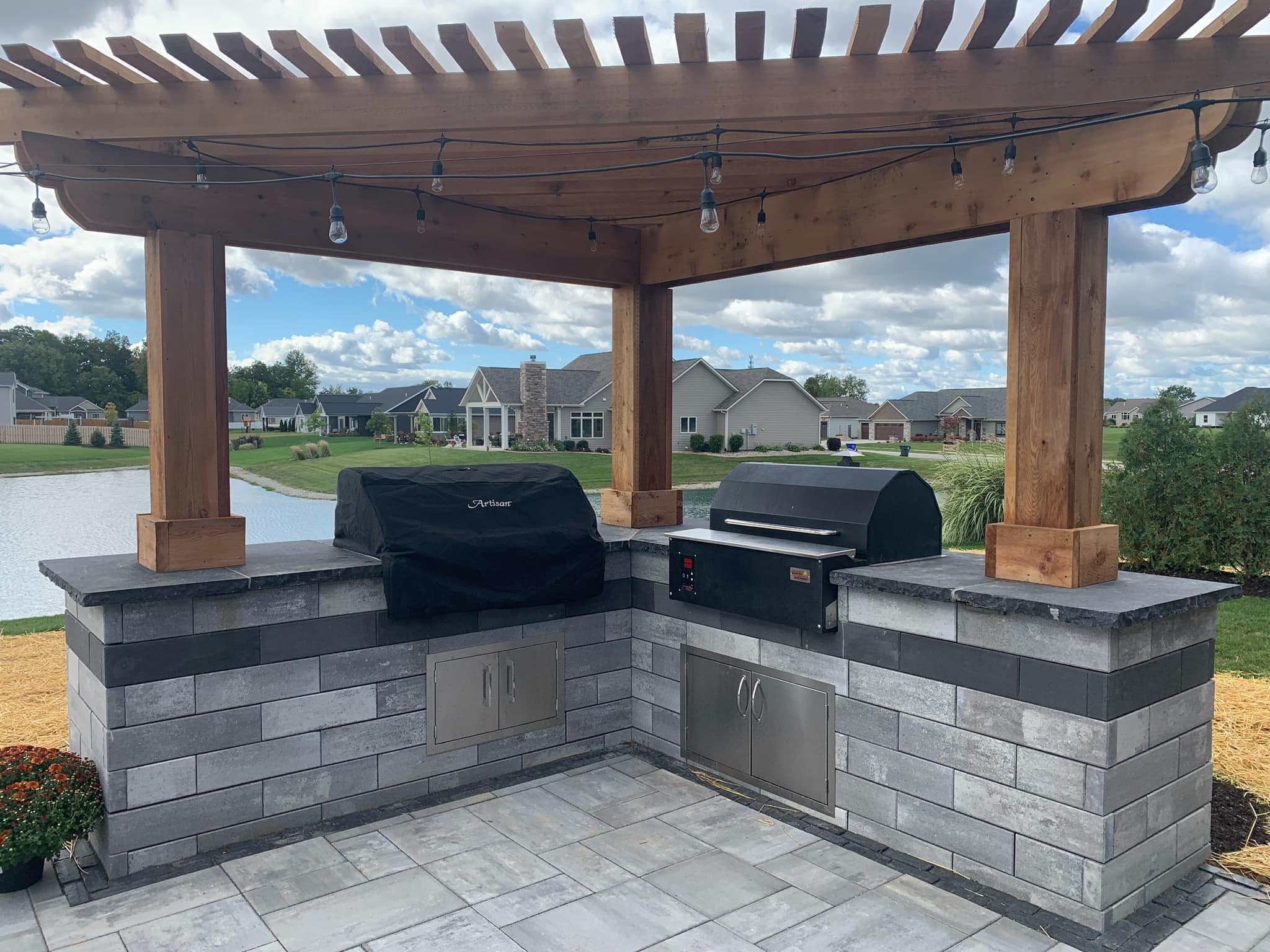 Corner kitchen with pergola